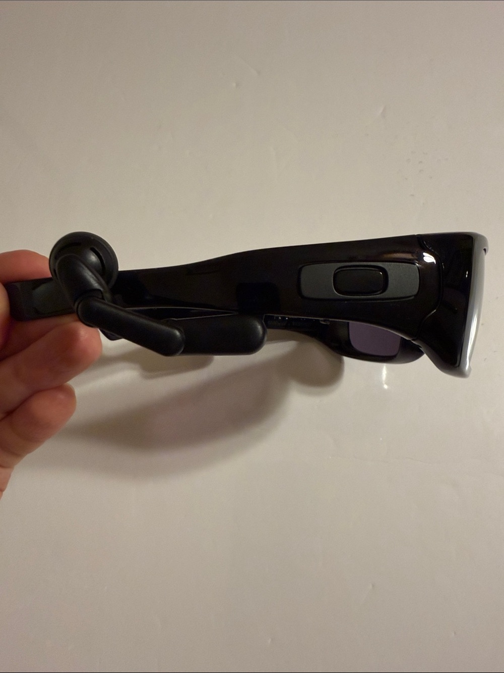 Oakley THUMP Earphones Sunglasses 2GB with Protective Storage Case. Singapore - Picture 10 of 16